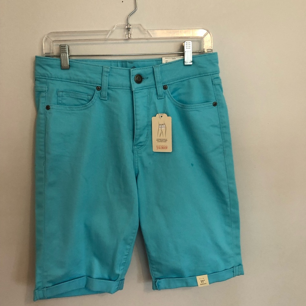 Turquoise denim Bermuda short, size 6